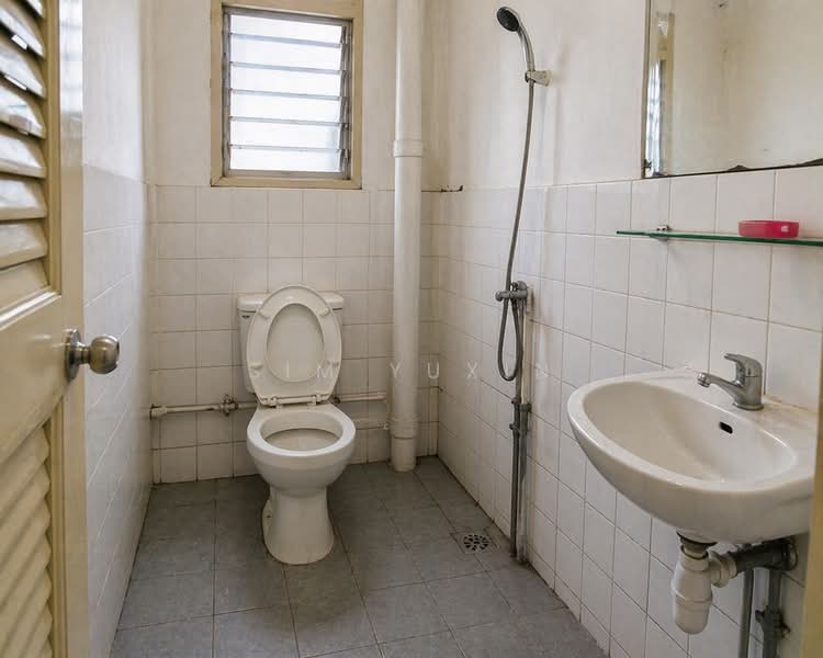 192 Joo Chiat Road, Joo Chiat Road, 4 Bedrooms, 1,300 sqft, Walk-up Apartment For Rent, by Sim Yuxin, 500118285 - Bathroom - PropertyGuru.com.sg