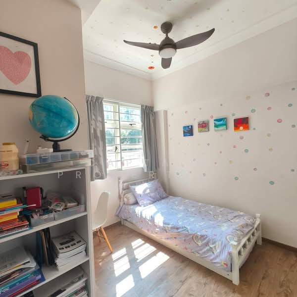 Sandy Palm, 163 Jalan Loyang Besar, 3 Bedrooms, 1,248 sqft, Condominium For Sale, by Captain Property Azmi Ali, 500118334 - Bedroom - PropertyGuru.com.sg