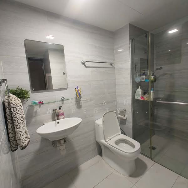 Sandy Palm, 163 Jalan Loyang Besar, 3 Bedrooms, 1,248 sqft, Condominium For Sale, by Captain Property Azmi Ali, 500118334 - Bathroom - PropertyGuru.com.sg