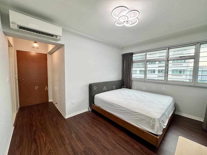 504D Yishun Street 51, 504D Yishun Street 51, 3 Bedrooms, 990 sqft, HDB Flat For Sale, by Pan Waratchaya, 500118350 - Master BR - PropertyGuru.com.sg