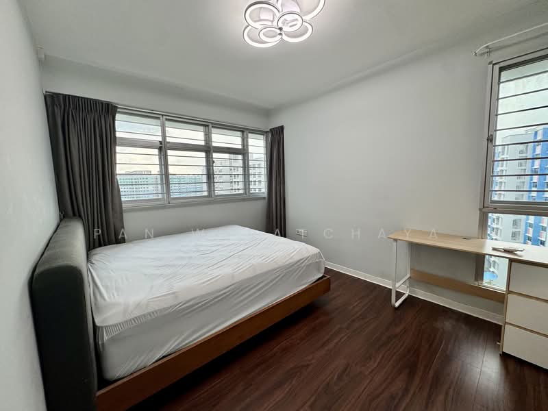 504D Yishun Street 51, 504D Yishun Street 51, 3 Bedrooms, 990 sqft, HDB Flat For Sale, by Pan Waratchaya, 500118350 - Master BR - PropertyGuru.com.sg