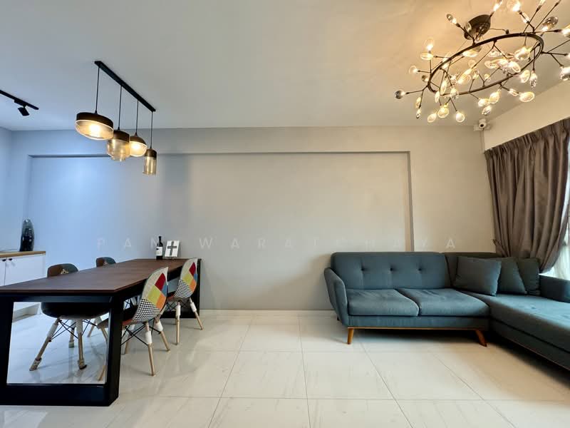 504D Yishun Street 51, 504D Yishun Street 51, 3 Bedrooms, 990 sqft, HDB Flat For Sale, by Pan Waratchaya, 500118350 - Living Room - PropertyGuru.com.sg