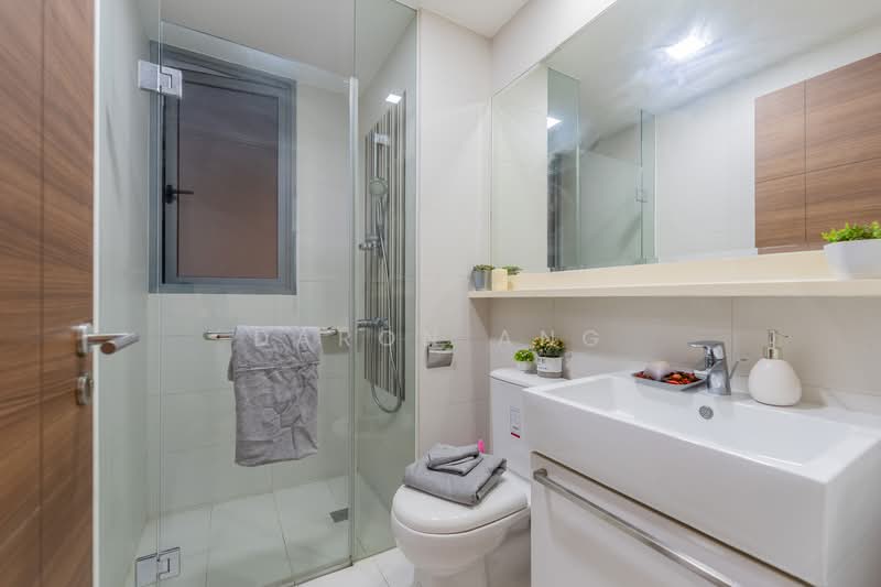 Arc at Tampines, 9 Tampines Avenue 8, 2 Bedrooms, 807 sqft, Executive Condominium For Sale, by Daron Ang, 500118365 - Common Bathroom - #PropertyPartners - PropertyGuru.com.sg
