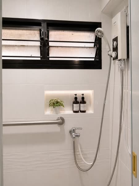 8 Holland Avenue, 8 Holland Avenue, 2 Bedrooms, 645 sqft, HDB Flat For Sale, by Phoebe Ang, 500118370 - Bathroom - PropertyGuru.com.sg