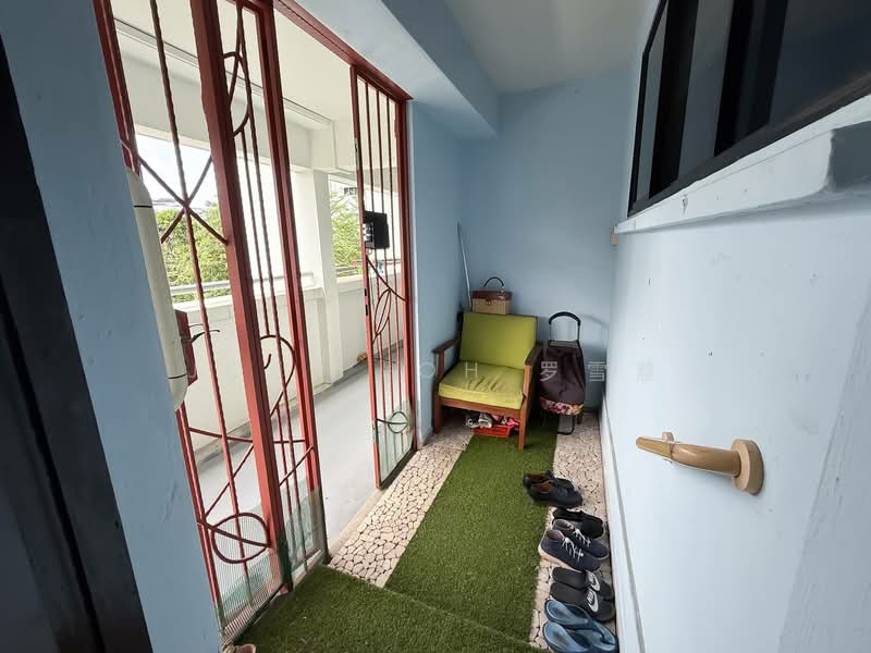 101 Tampines Street 11, 101 Tampines Street 11, 2 Bedrooms, 850 sqft, HDB Flat For Sale, by Joey Loh 罗雪慧, 500118378 - Entrance/Extended Corridor - PropertyGuru.com.sg