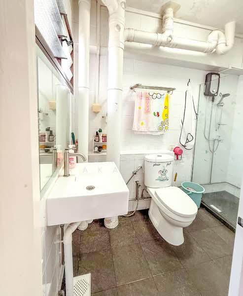 225B Compassvale Walk, 225B Compassvale Walk, 4 Bedrooms, 1,313 sqft, HDB Flat For Sale, by Samuel Prakash S/O Joseph Asirvatham, 500118385 - Bathroom - PropertyGuru.com.sg