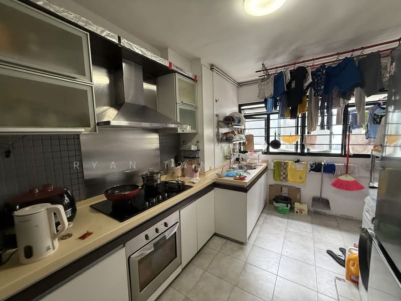 205 Clementi Avenue 6, 205 Clementi Avenue 6, 3 Bedrooms, 980 sqft, HDB Flat For Sale, by Ryan Tan Zheng Jie, 500118408 - Kitchen - PropertyGuru.com.sg