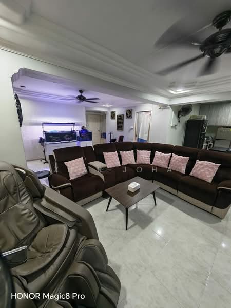 552 Choa Chu Kang Street 52, 552 Choa Chu Kang Street 52, 3 Bedrooms, 1,130 sqft, HDB Flat For Sale, by Azhar Johar, 500118409 - Living Room - PropertyGuru.com.sg