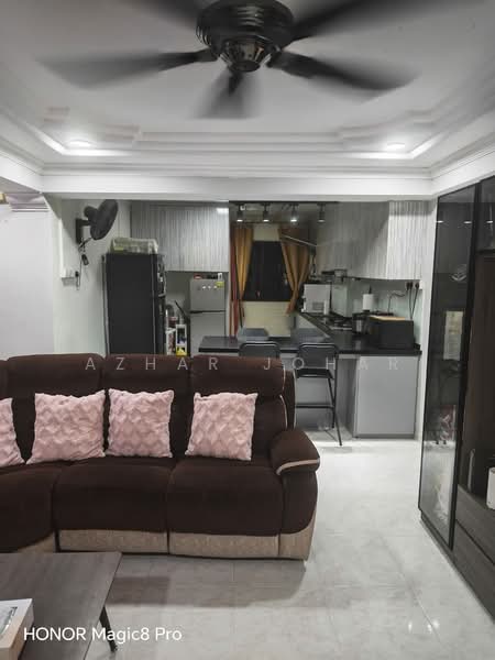 552 Choa Chu Kang Street 52, 552 Choa Chu Kang Street 52, 3 Bedrooms, 1,130 sqft, HDB Flat For Sale, by Azhar Johar, 500118409 - Living Room - PropertyGuru.com.sg