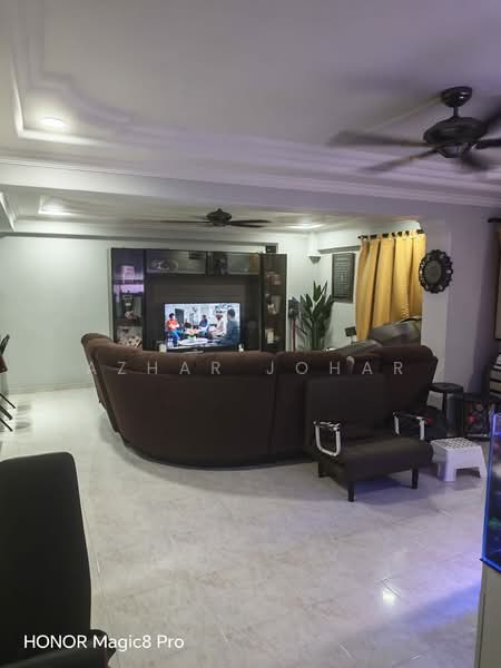 552 Choa Chu Kang Street 52, 552 Choa Chu Kang Street 52, 3 Bedrooms, 1,130 sqft, HDB Flat For Sale, by Azhar Johar, 500118409 - Living Room - PropertyGuru.com.sg