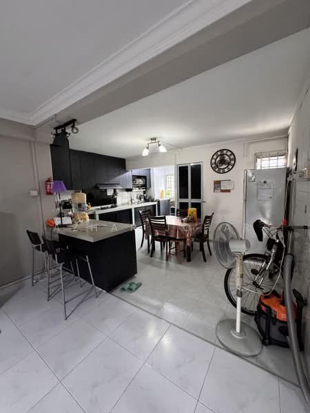 407 Pandan Gardens, 407 Pandan Gardens, 3 Bedrooms, 1,130 sqft, HDB Flat For Rent, by Azhar Johar, 500118411 - Kitchen - PropertyGuru.com.sg