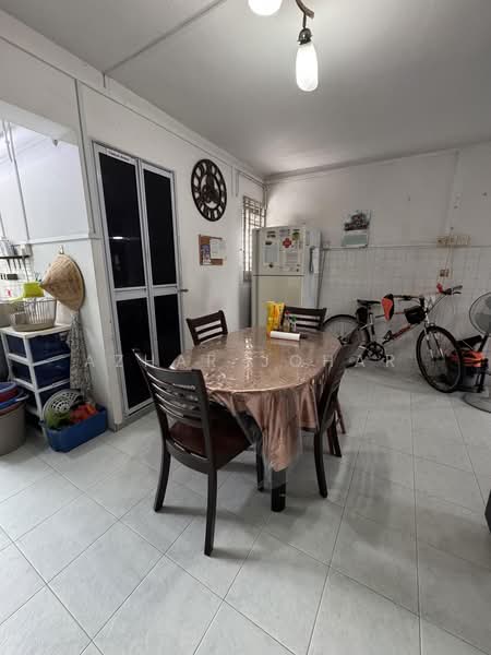 407 Pandan Gardens, 407 Pandan Gardens, 3 Bedrooms, 1,130 sqft, HDB Flat For Rent, by Azhar Johar, 500118411 - Dining Room - PropertyGuru.com.sg