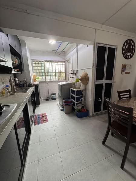 407 Pandan Gardens, 407 Pandan Gardens, 3 Bedrooms, 1,130 sqft, HDB Flat For Rent, by Azhar Johar, 500118411 - Kitchen - PropertyGuru.com.sg