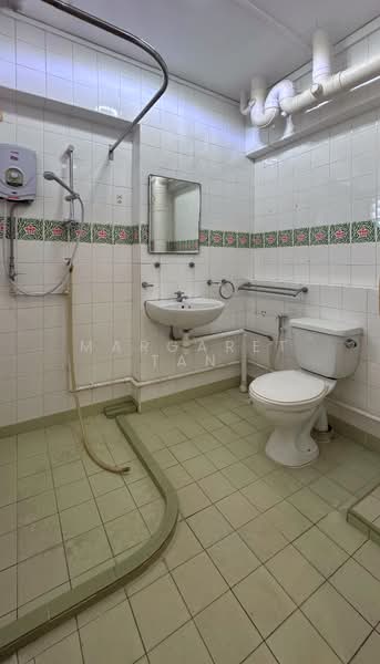 510 Pasir Ris Street 52, 510 Pasir Ris Street 52, 4 Bedrooms, 1,572 sqft, HDB Flat For Sale, by Margaret Tan, 500118415 - Bathroom - PropertyGuru.com.sg