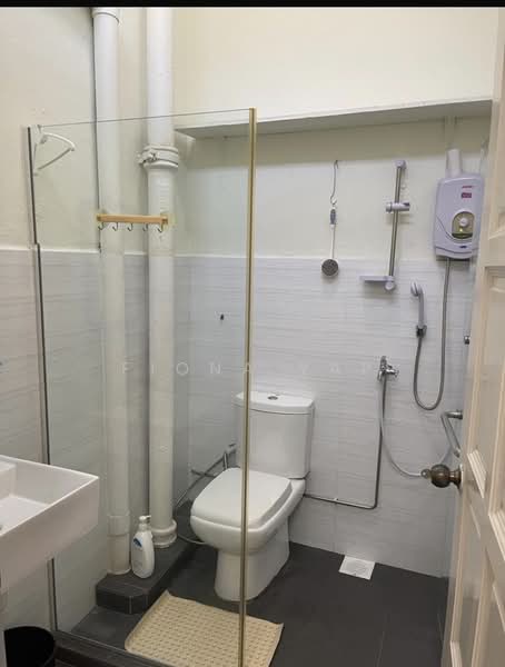 Tai Hwan Garden, Tai Hwan Avenue, 3 Bedrooms, 2,250 sqft, Terraced House For Rent, by Fiona Yap, 500118426 - Bathroom - PropertyGuru.com.sg