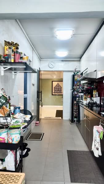 555 Woodlands Drive 53, 555 Woodlands Drive 53, 3 Bedrooms, 1,292 sqft, HDB Flat For Sale, by Jerez Amsyar, 500118436 - Kitchen - PropertyGuru.com.sg