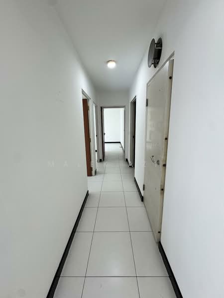 180C Rivervale Crescent, 180C Rivervale Crescent, 3 Bedrooms, 1,001 sqft, HDB Flat For Sale, by Malek Aziz, 500118463 - Corridor - PropertyGuru.com.sg