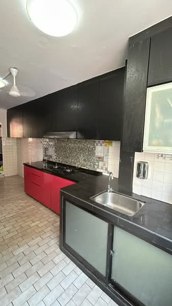 337 Woodlands Avenue 1, 337 Woodlands Avenue 1, 3 Bedrooms, 893 sqft, HDB Flat For Sale, by Uthirapathi Sowmya (Sowmya), 500118465 - Kitchen - PropertyGuru.com.sg