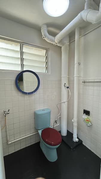 337 Woodlands Avenue 1, 337 Woodlands Avenue 1, 3 Bedrooms, 893 sqft, HDB Flat For Sale, by Uthirapathi Sowmya (Sowmya), 500118465 - Bathroom - PropertyGuru.com.sg