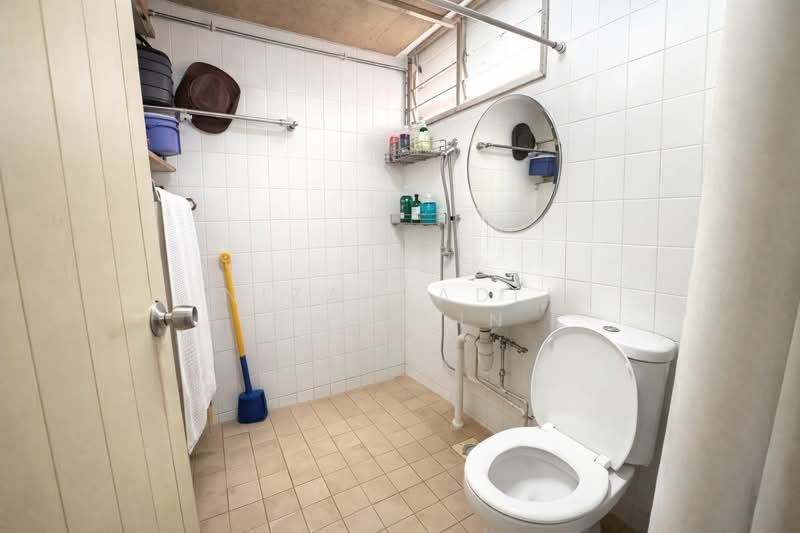218 Choa Chu Kang Central, 218 Choa Chu Kang Central, 3 Bedrooms, 1,109 sqft, HDB Flat For Sale, by Nizam Adli Saparin, 500118472 - Bathroom - PropertyGuru.com.sg