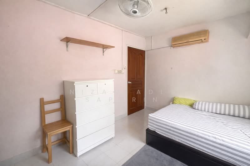 218 Choa Chu Kang Central, 218 Choa Chu Kang Central, 3 Bedrooms, 1,109 sqft, HDB Flat For Sale, by Nizam Adli Saparin, 500118472 - Bedroom - PropertyGuru.com.sg