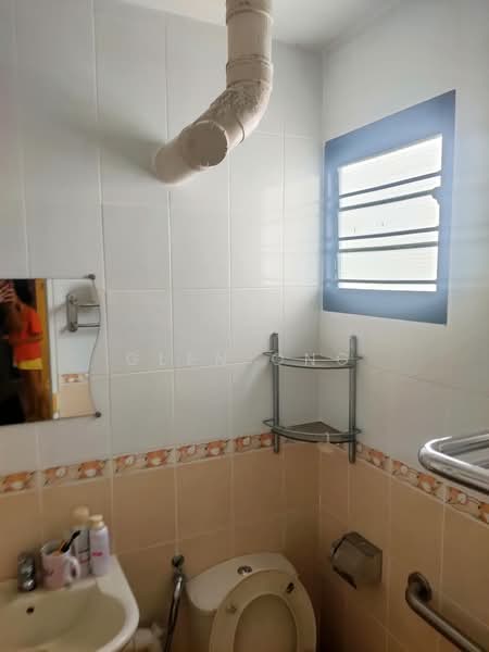 706 Yishun Avenue 5, 706 Yishun Avenue 5, 2 Bedrooms, 882 sqft, HDB Flat For Sale, by Glen Ong, 500118473 - Bathroom - PropertyGuru.com.sg