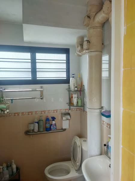 706 Yishun Avenue 5, 706 Yishun Avenue 5, 2 Bedrooms, 882 sqft, HDB Flat For Sale, by Glen Ong, 500118473 - Bathroom - PropertyGuru.com.sg