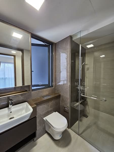 The Florence Residences, 87 Hougang Avenue 2, 3 Bedrooms, 936 sqft, Condominium For Sale, by Leo Hwang, 500118475 - Bathroom - PropertyGuru.com.sg