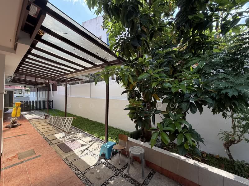 Shangri-la Close, , 5 Bedrooms, 2,475 sqft, Semi-Detached House For Rent, by George Poo, 500118478 - Exterior - PropertyGuru.com.sg