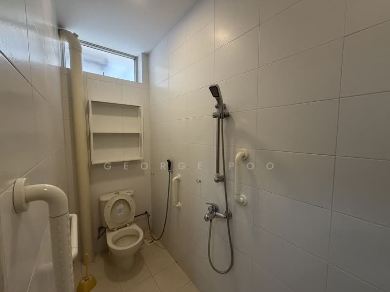 Shangri-la Close, , 5 Bedrooms, 2,475 sqft, Semi-Detached House For Rent, by George Poo, 500118478 - Bathroom - PropertyGuru.com.sg