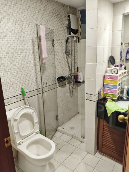 Yishun Emerald, 30 Canberra Drive, 2 Bedrooms, 1,033 sqft, Condominium For Sale, by Angeline Lee, 500118482 - Bathroom - PropertyGuru.com.sg