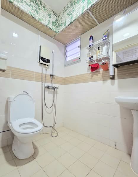 502A Yishun Street 51, 502A Yishun Street 51, 2 Bedrooms, 721 sqft, HDB Flat For Sale, by Melina Yap, 500118483 - Bathroom - PropertyGuru.com.sg