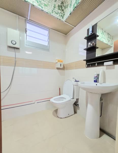 502A Yishun Street 51, 502A Yishun Street 51, 2 Bedrooms, 721 sqft, HDB Flat For Sale, by Melina Yap, 500118483 - Bathroom - PropertyGuru.com.sg