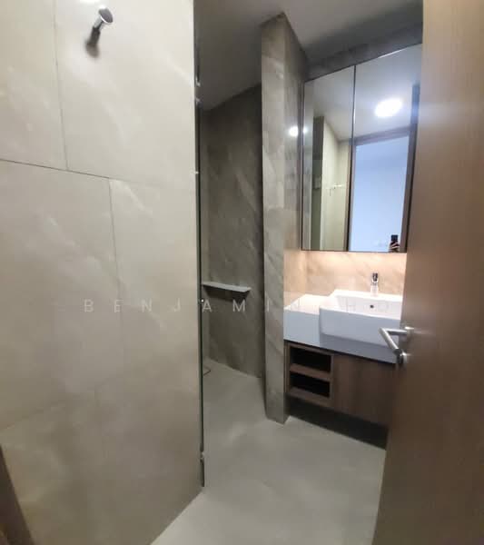 Whistler Grand, 109 West Coast Vale, 2 Bedrooms, 658 sqft, Condominium For Rent, by Benjamin Ho, 500118484 - Studio bathroom - PropertyGuru.com.sg