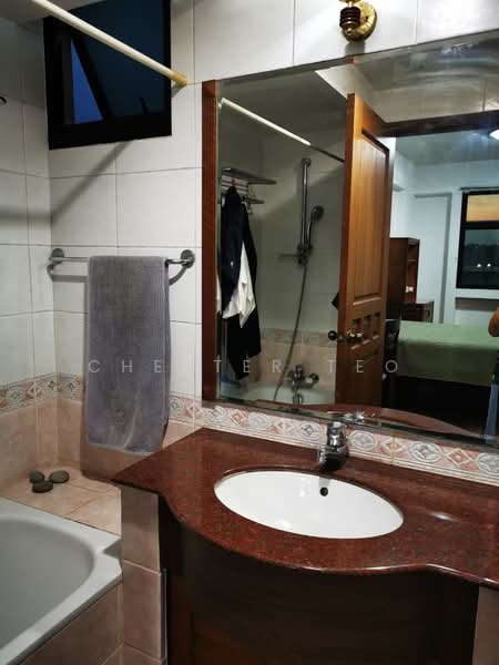 Eastvale, 31 Pasir Ris Drive 3, 3 Bedrooms, 1,194 sqft, Condominium For Rent, by Chester Teo, 500118489 - Bathroom - PropertyGuru.com.sg