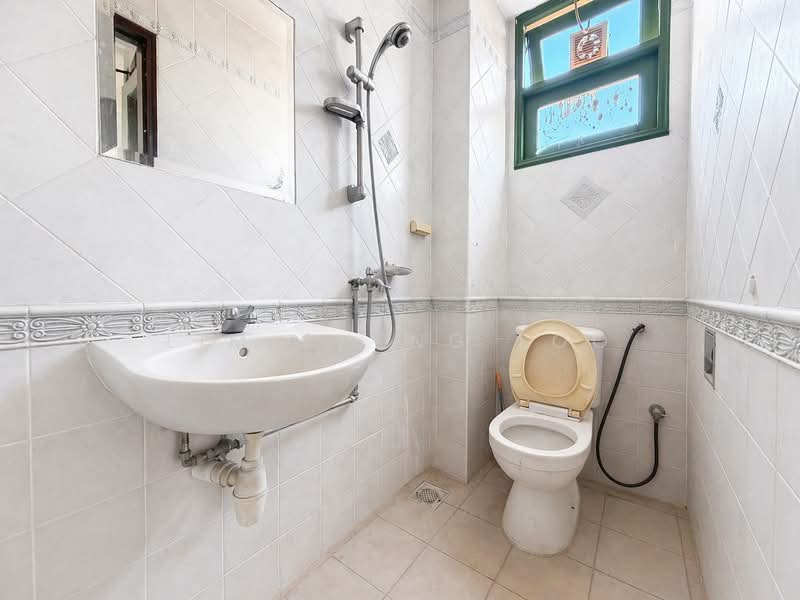 587 Geylang Road Office with Lift! |Aljunied | Paya Lebar |, Geylang Road, 726 sqft, Office For Rent, by Lim Sheng Loo, 500118527 - Bathroom - CommercialGuru.com.sg