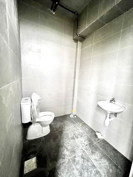 Polaris @ Woodlands, 101 Woodlands Avenue 12, 1,733 sqft, Factory / Workshop (B2) For Sale, by Augustine Wee, 500118529 - Bathroom - CommercialGuru.com.sg