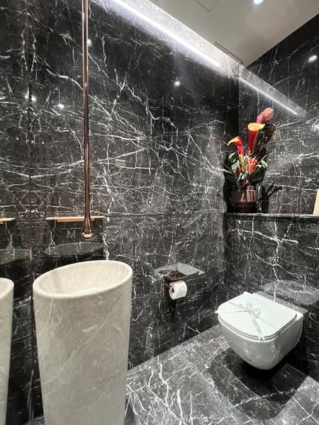 W Residences Marina View - Singapore, 22 Marina View, 5 Bedrooms, 2,809 sqft, Condominium For Sale, by Melina Yap, 500118535 - Bathroom - PropertyGuru.com.sg