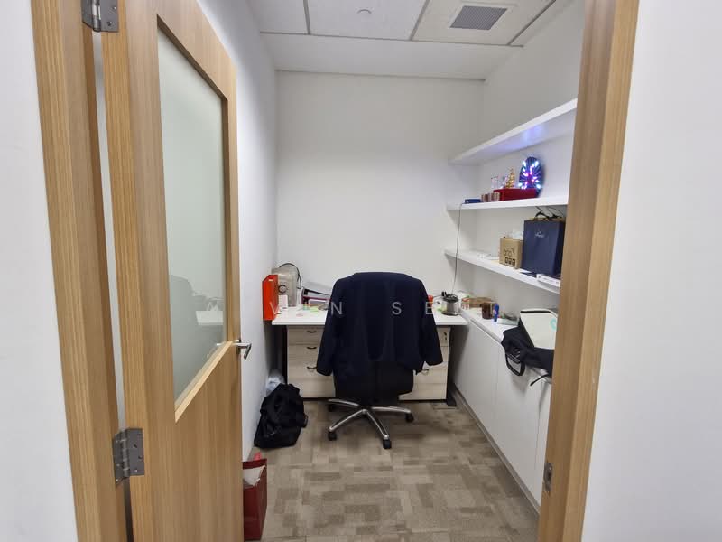 Ngee Ann City, 391 Orchard Road, 1,119 sqft, Office For Rent, by Alvin Seet, 500118594 - Work desk area - CommercialGuru.com.sg
