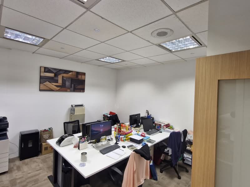 Ngee Ann City, 391 Orchard Road, 1,119 sqft, Office For Rent, by Alvin Seet, 500118594 - Work desk area - CommercialGuru.com.sg