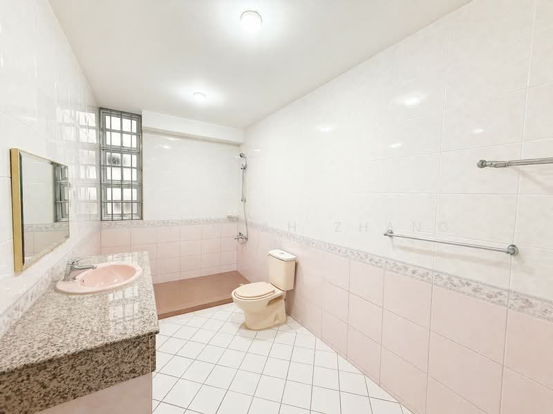 Kovan Rd, , 6 Bedrooms, 2,200 sqft, Terraced House For Sale, by Gary Seah Zhang Feng, 500118600 - Bathroom - PropertyGuru.com.sg