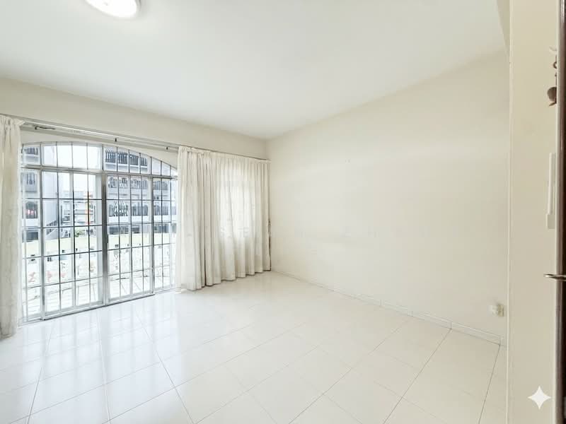 Kovan Rd, , 6 Bedrooms, 2,200 sqft, Terraced House For Sale, by Gary Seah Zhang Feng, 500118600 - Living Room - PropertyGuru.com.sg