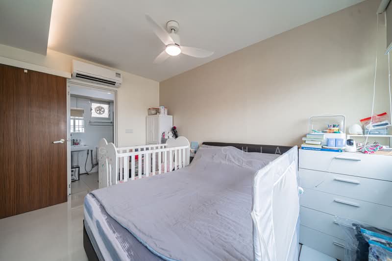 890B Tampines Avenue 1, 890B Tampines Avenue 1, 2 Bedrooms, 743 sqft, HDB Flat For Sale, by Gideon Chia, 500118613 - Master Bedroom - PropertyGuru.com.sg