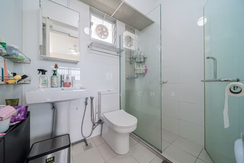 890B Tampines Avenue 1, 890B Tampines Avenue 1, 2 Bedrooms, 743 sqft, HDB Flat For Sale, by Gideon Chia, 500118613 - Master Bathroom - PropertyGuru.com.sg