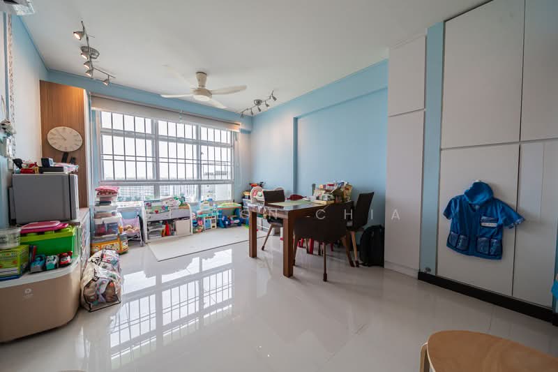 890B Tampines Avenue 1, 890B Tampines Avenue 1, 2 Bedrooms, 743 sqft, HDB Flat For Sale, by Gideon Chia, 500118613 - Living Room - PropertyGuru.com.sg