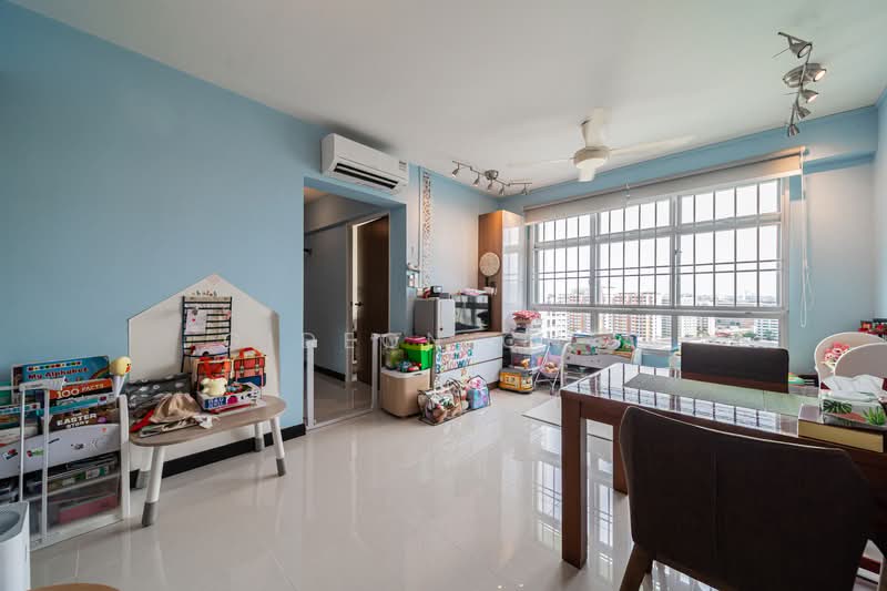 890B Tampines Avenue 1, 890B Tampines Avenue 1, 2 Bedrooms, 743 sqft, HDB Flat For Sale, by Gideon Chia, 500118613 - Living Room - PropertyGuru.com.sg