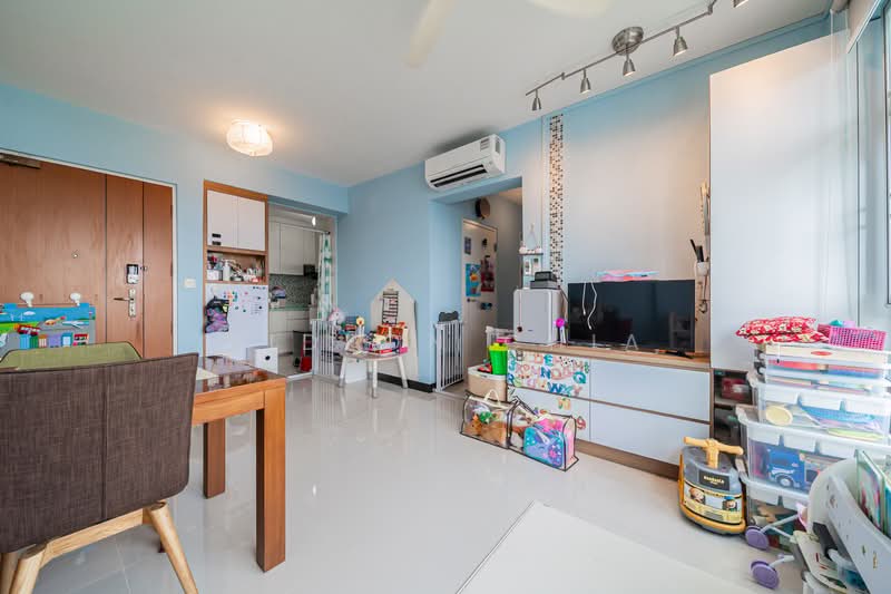 890B Tampines Avenue 1, 890B Tampines Avenue 1, 2 Bedrooms, 743 sqft, HDB Flat For Sale, by Gideon Chia, 500118613 - Living Room - PropertyGuru.com.sg