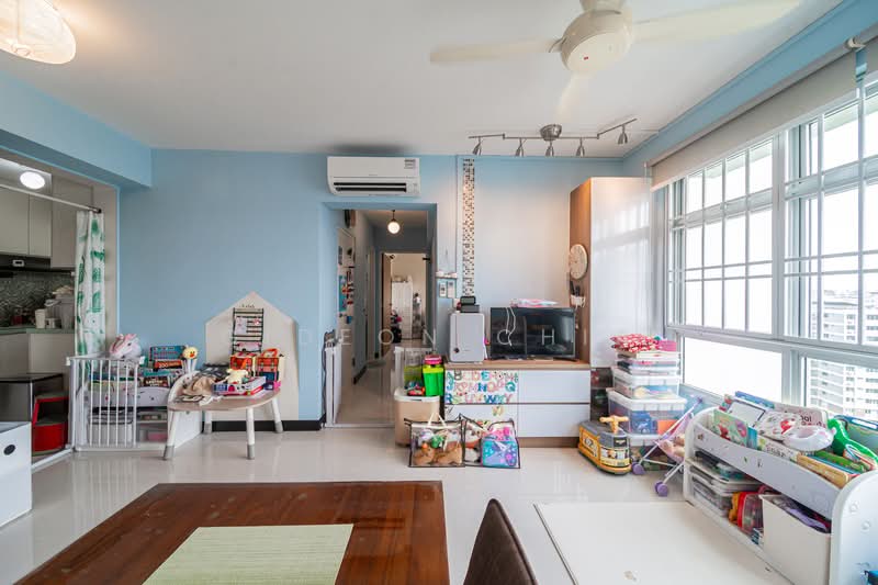 890B Tampines Avenue 1, 890B Tampines Avenue 1, 2 Bedrooms, 743 sqft, HDB Flat For Sale, by Gideon Chia, 500118613 - Living Room - PropertyGuru.com.sg