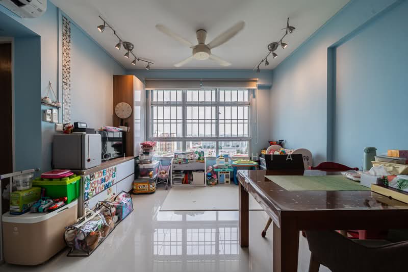 890B Tampines Avenue 1, 890B Tampines Avenue 1, 2 Bedrooms, 743 sqft, HDB Flat For Sale, by Gideon Chia, 500118613 - Living Room - PropertyGuru.com.sg