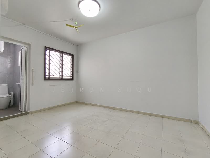 105 Teck Whye Lane, 105 Teck Whye Lane, 2 Bedrooms, 786 sqft, HDB Flat For Sale, by Jerron Zhou, 500118618 - Master Bedroom - PropertyGuru.com.sg